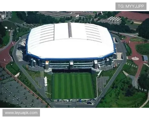 德甲球队专用足球场尺寸：德甲球队专用足球场的尺寸标准与特点